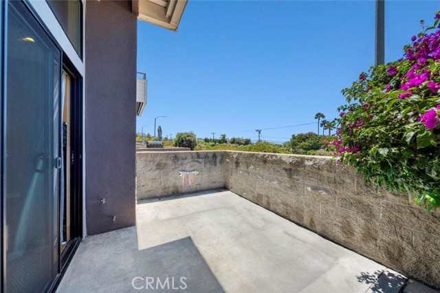 Detail Gallery Image 4 of 36 For 446 Palos Verdes Bld, Redondo Beach,  CA 90277 - 3 Beds | 3 Baths