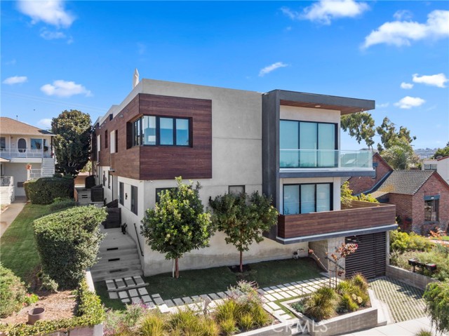 928 Juanita Avenue, Redondo Beach, California 90277, 4 Bedrooms Bedrooms, ,1 BathroomBathrooms,Residential,Sold,Juanita,SB21120693