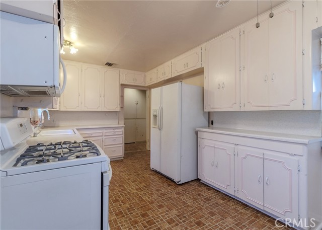 124 Mauna Loa Drive, Monrovia CA: https://media.crmls.org/medias/013b6a0f-62b1-42ea-a084-0328c9179ab9.jpg