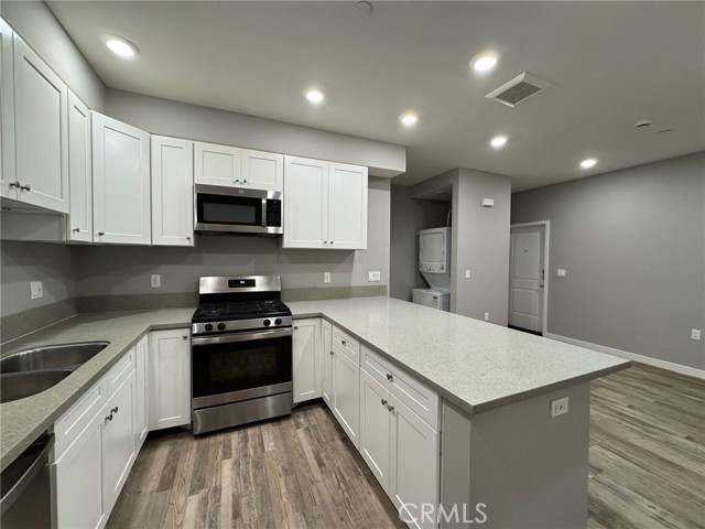 Detail Gallery Image 9 of 23 For 623 N Normandie Ave, Los Angeles,  CA 90004 - 4 Beds | 4 Baths