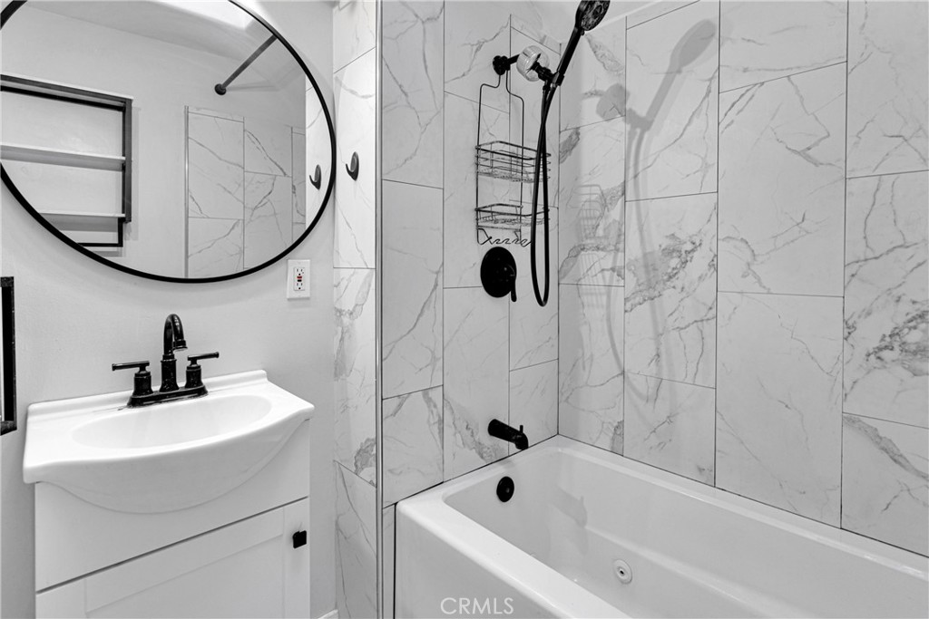 https://media.crmls.org/medias/013bc4bf-b195-4b15-ad67-e8d280dc6647.jpg?preset=X-Large