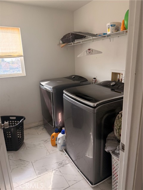 Detail Gallery Image 10 of 11 For 7667 Yellow Iris Ct, Fontana,  CA 92336 - 5 Beds | 3 Baths