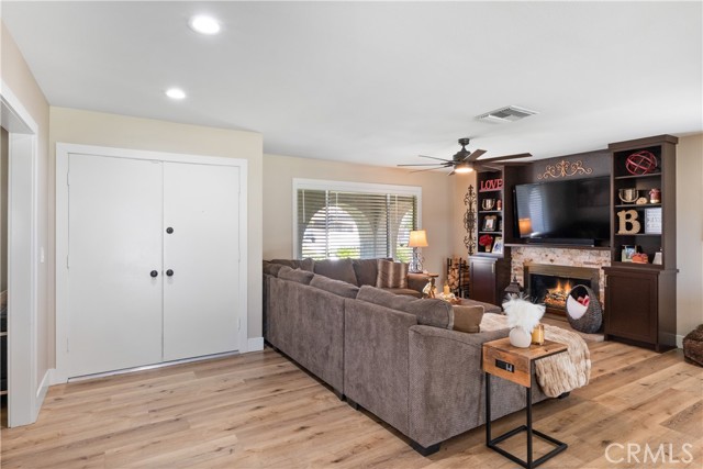 33127 Camelot Drive, Yucaipa CA: https://media.crmls.org/medias/013be036-9f5b-4cfd-8feb-f25c5aa55fd0.jpg