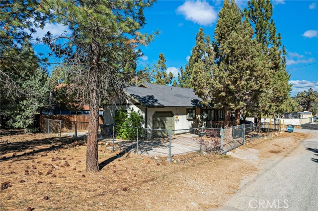Detail Gallery Image 6 of 12 For 801 Central, Big Bear City,  CA 92314 - 2 Beds | 2 Baths