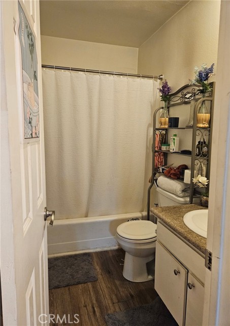 Detail Gallery Image 4 of 18 For 18307 Burbank Bld #41,  Tarzana,  CA 91356 - 2 Beds | 2 Baths