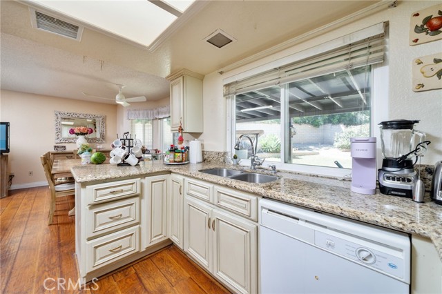 2341 N Palm Avenue, Rialto CA: https://media.crmls.org/medias/013d604c-084c-4b5b-9783-3b8768f77212.jpg