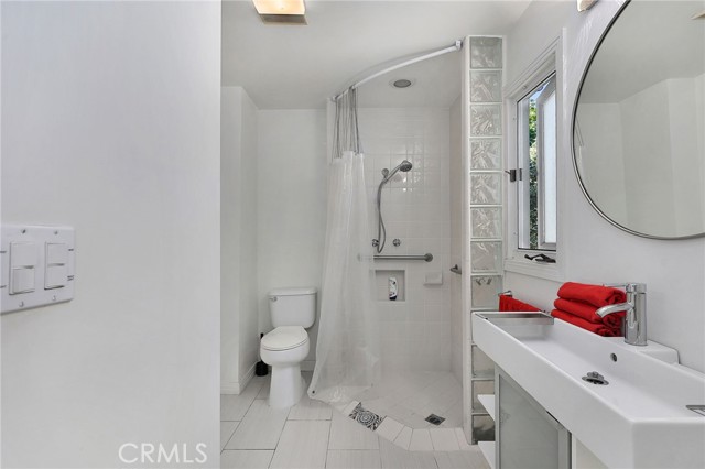 5866 Varna Avenue, Valley Glen CA: https://media.crmls.org/medias/013d8c29-aedc-465b-bb67-a15927d4cb05.jpg