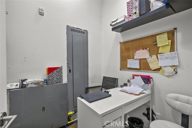 400 E Broadway, Glendale CA: https://media.crmls.org/medias/013d8d45-b7bf-4095-ae1f-140285e0678e.jpg