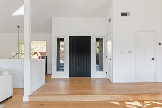 Detail Gallery Image 7 of 64 For 5166 Marmol Dr, Woodland Hills,  CA 91364 - 3 Beds | 3 Baths