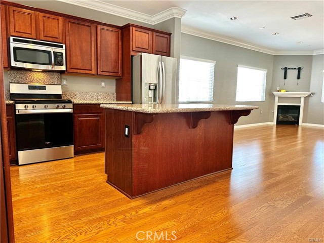 Detail Gallery Image 8 of 29 For 9301 Shirley Ave #50,  Northridge,  CA 91324 - 3 Beds | 3 Baths