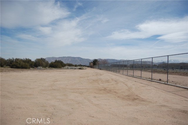 17111 Ranchero, Hesperia CA: https://media.crmls.org/medias/013ef1f2-6109-4839-937a-c408853a2586.jpg