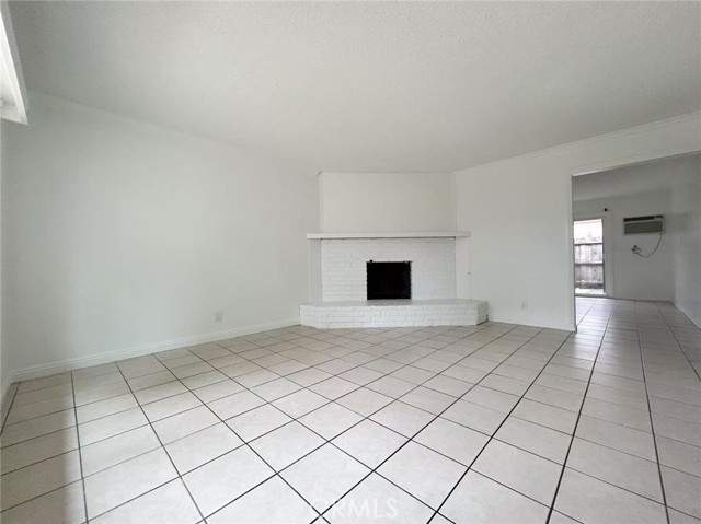 1016 W El Morado Court, Ontario CA: https://media.crmls.org/medias/014023db-2f3c-419e-b0eb-f5436ad1f7de.jpg