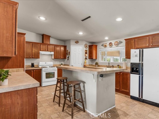 Detail Gallery Image 8 of 33 For 528 Sacramento Rd, Pinon Hills,  CA 92372 - 4 Beds | 3 Baths