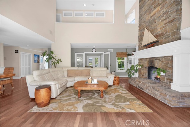 Detail Gallery Image 13 of 39 For 2300 Margaret Dr, Newport Beach,  CA 92663 - 4 Beds | 3 Baths