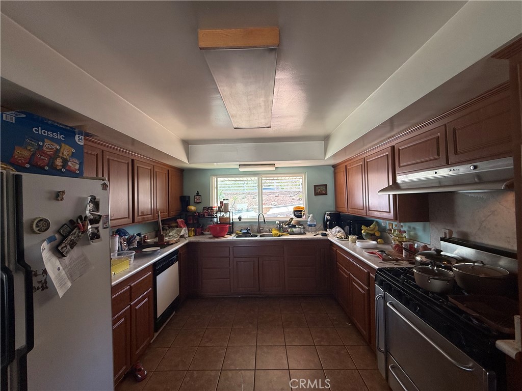https://media.crmls.org/medias/0144bb80-7efa-4b02-b569-608a6b9b915c.jpg?preset=X-Large