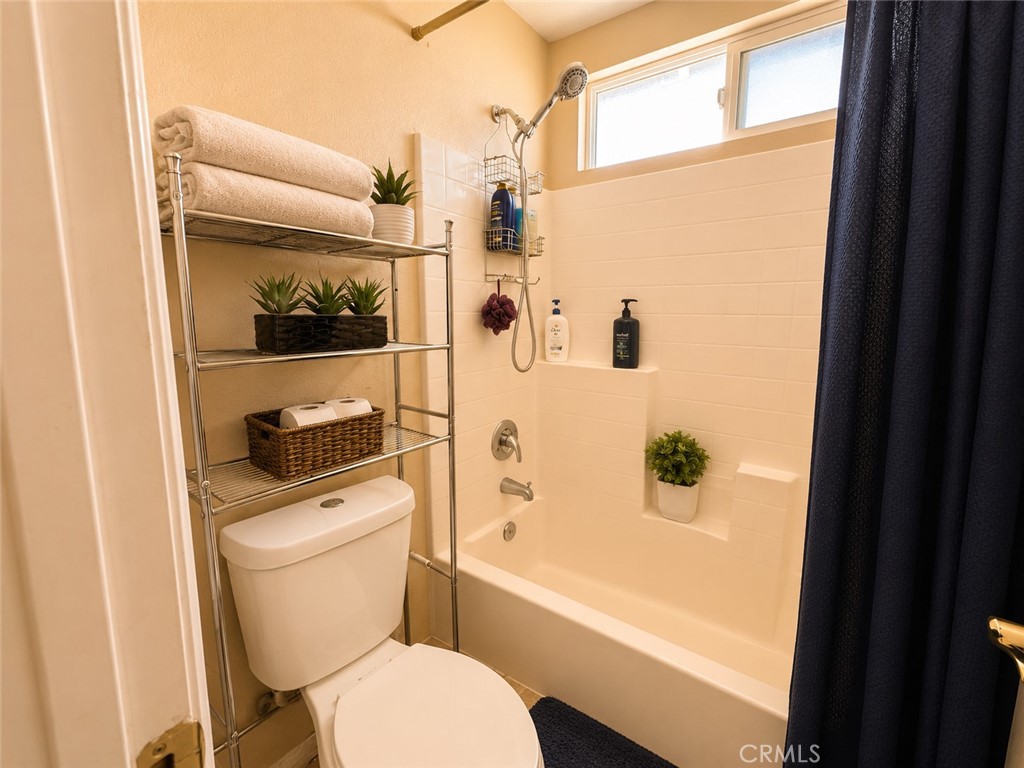 https://media.crmls.org/medias/0144d4e2-ce50-43be-b588-3d94a9021bb6.jpg?preset=X-Large