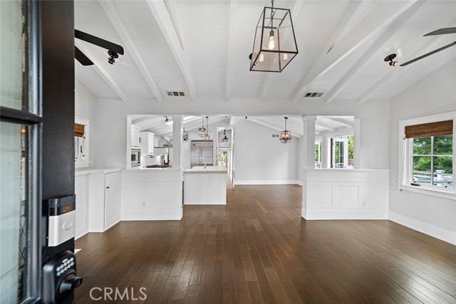 411 Poplar Street, Laguna Beach CA: https://media.crmls.org/medias/0144e13a-62c6-4a6f-8a09-45d03f1eece8.jpg