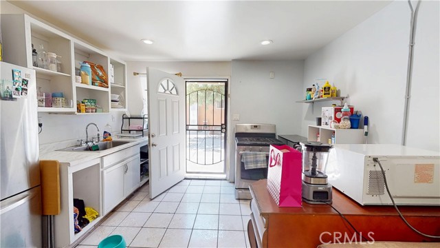 5854 Woodlawn Avenue, Los Angeles CA: https://media.crmls.org/medias/0145e221-209f-4176-8b70-a92c05bd4c4a.jpg