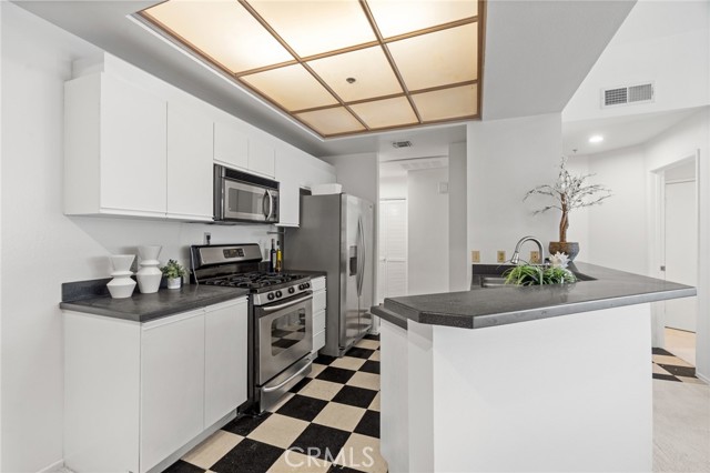 3561 Clarington Avenue, Los Angeles CA: https://media.crmls.org/medias/0145e2be-038c-4402-86a1-179c3ffafb42.jpg