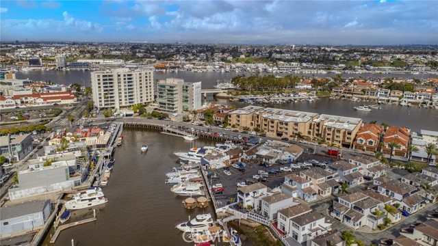 Detail Gallery Image 3 of 44 For 621 Lido Park Dr #E3,  Newport Beach,  CA 92663 - 3 Beds | 3 Baths