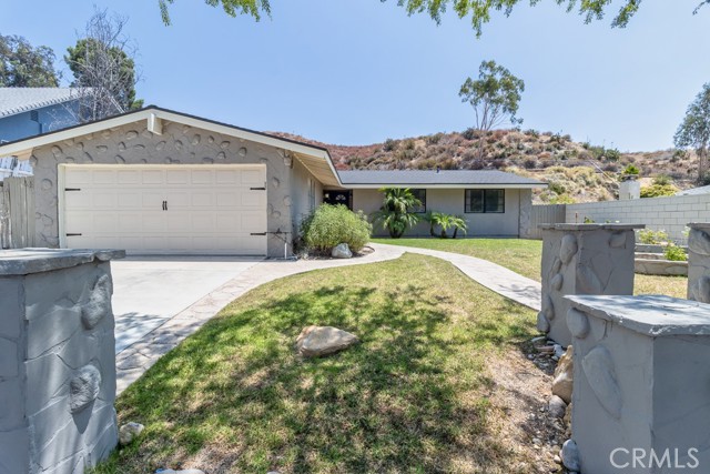 Detail Gallery Image 1 of 1 For 28136 Bakerton Ave, Canyon Country,  CA 91351 - 3 Beds | 2 Baths