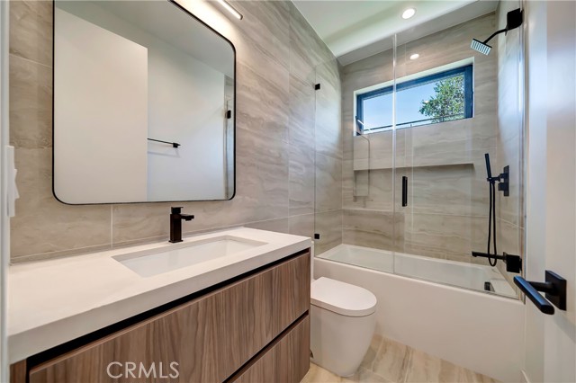 Detail Gallery Image 13 of 23 For 23453 Collins, Woodland Hills,  CA 91367 - 2 Beds | 2 Baths