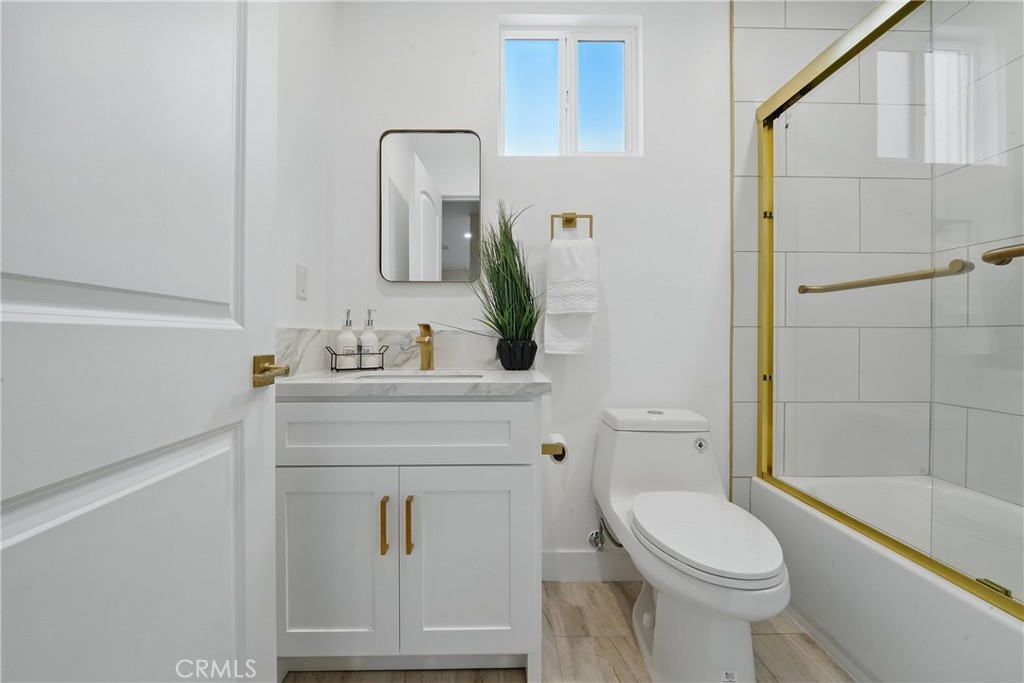 https://media.crmls.org/medias/014844b5-3cec-43a2-9710-ae04963bf809.jpg?preset=X-Large