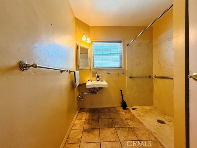 Detail Gallery Image 21 of 25 For 892 Valencia Dr, Colton,  CA 92324 - 3 Beds | 1 Baths