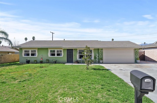 Detail Gallery Image 1 of 1 For 6686 Yucca Ave, Rialto,  CA 92376 - 5 Beds | 2 Baths