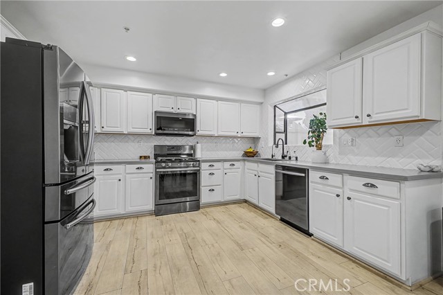 Detail Gallery Image 11 of 29 For 10894 Olinda St #109,  Sun Valley,  CA 91352 - 3 Beds | 3 Baths