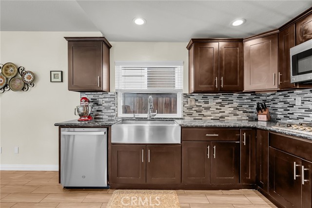 1105 W Victoria Street, Rialto CA: https://media.crmls.org/medias/0148ede4-7bf9-4b9b-8ccc-0a901f8e04f7.jpg