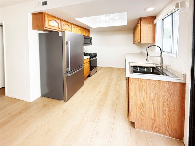 Detail Gallery Image 10 of 37 For 18301 Patterson Lane #3,  Huntington Beach,  CA 92646 - 2 Beds | 1/1 Baths