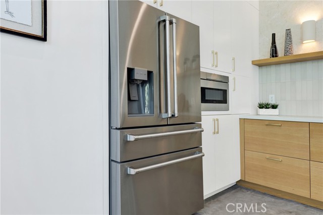 Detail Gallery Image 10 of 45 For 3949 Glenalbyn Dr, Los Angeles,  CA 90065 - 3 Beds | 2/1 Baths