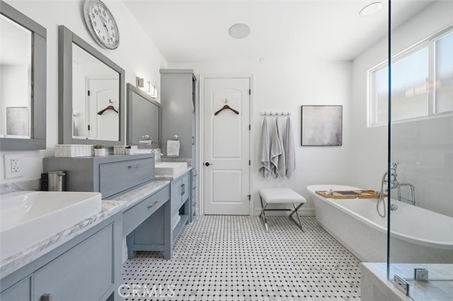 Detail Gallery Image 48 of 71 For 406 S Gertruda, Redondo Beach,  CA 90277 - 5 Beds | 4/1 Baths