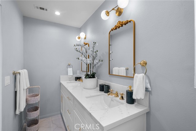 Detail Gallery Image 27 of 39 For 8054 Cedros Ave, Panorama City,  CA 91402 - 5 Beds | 3/1 Baths