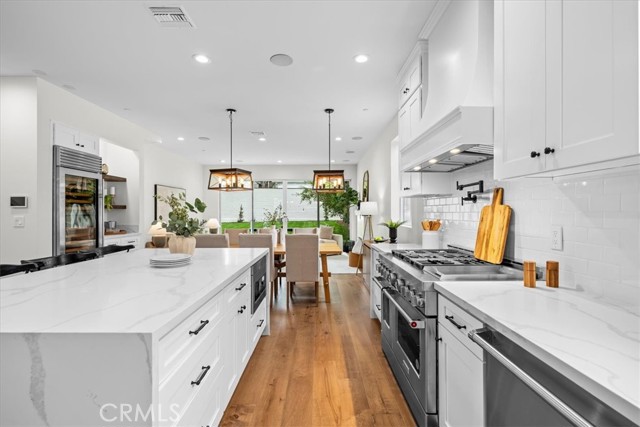 Large Kitchen with Walk-in Pantry