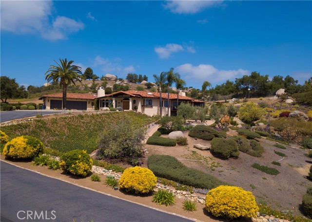 28306 Crescent Hill Way, Escondido CA: https://media.crmls.org/medias/014ba4d8-5c87-4583-9fb4-7f1e1c388b9c.jpg