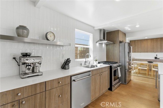 Detail Gallery Image 4 of 36 For 258 Walnut, Newport Beach,  CA 92663 - 3 Beds | 2 Baths