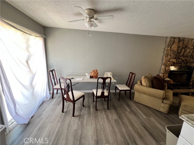 Detail Gallery Image 4 of 14 For 21107 73rd St, California City,  CA 93505 - 3 Beds | 2 Baths