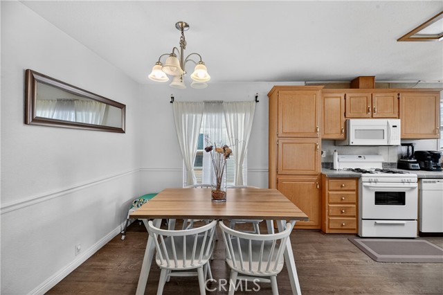 Detail Gallery Image 8 of 29 For 1445 W Florida #78,  Hemet,  CA 92543 - 3 Beds | 2 Baths