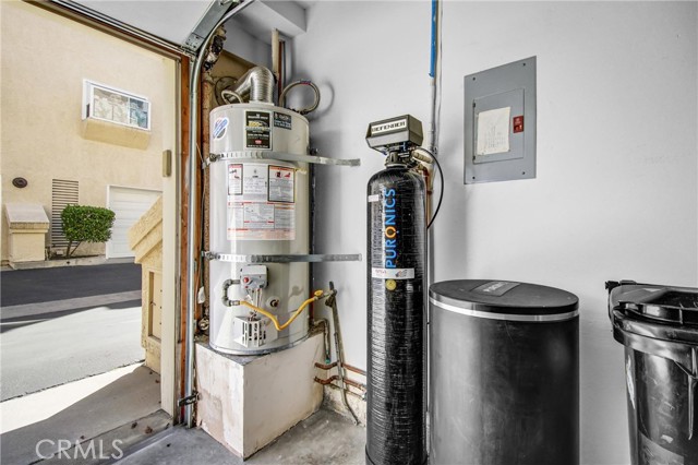 2300 Maple Ave, Torrance CA: https://media.crmls.org/medias/014ee0b7-3cd2-4bbd-8877-2f8aad240152.jpg