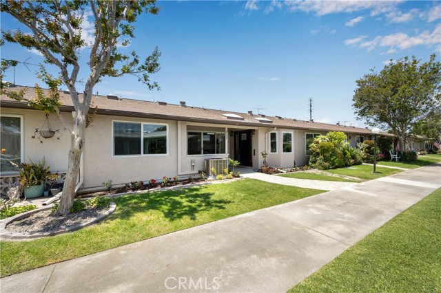 1540 Northwood Road, Seal Beach CA: https://media.crmls.org/medias/014f3c8e-7af7-497b-ba25-75f8a663fc6e.jpg