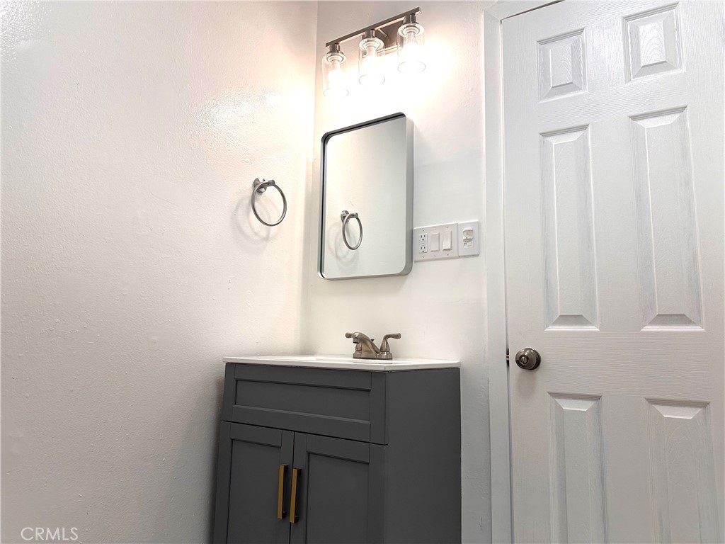 https://media.crmls.org/medias/015007f7-3edb-41cc-ac77-ae06f16e6e4b.jpg?preset=X-Large