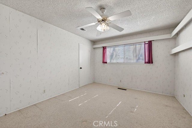 Detail Gallery Image 38 of 74 For 5867 E Club View, Fresno,  CA 93727 - 4 Beds | 2/1 Baths