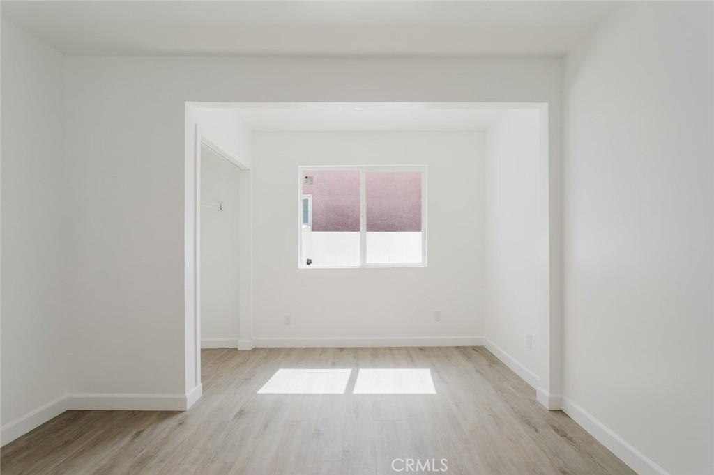 https://media.crmls.org/medias/01520095-7726-4f5d-976e-e05a63132db0.jpg?preset=X-Large