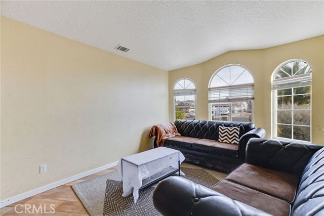 Detail Gallery Image 11 of 50 For 12794 Rain Shadow, Victorville,  CA 92395 - 3 Beds | 2 Baths