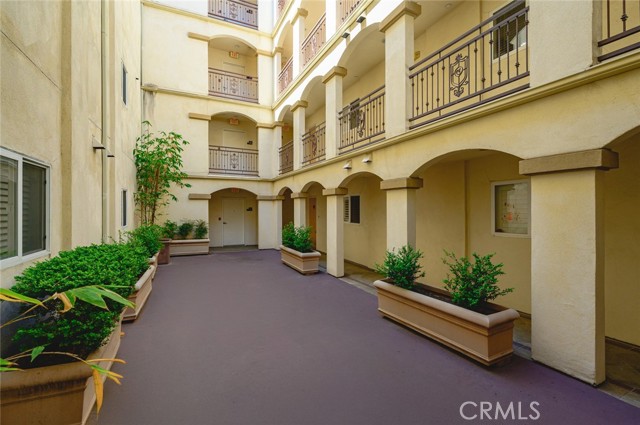 1828 Glendon Avenue, Los Angeles CA: https://media.crmls.org/medias/0152fef0-7186-4058-b1b6-093c205830c5.jpg