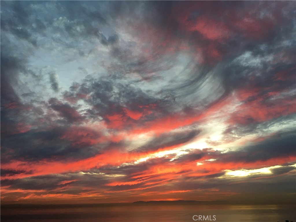 https://media.crmls.org/medias/01538a86-f2bb-4e64-9207-59a1f50e74c3.jpg?preset=X-Large