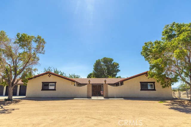 Detail Gallery Image 2 of 35 For 22377 Viento Rd Rd, Apple Valley,  CA 92308 - 3 Beds | 3 Baths