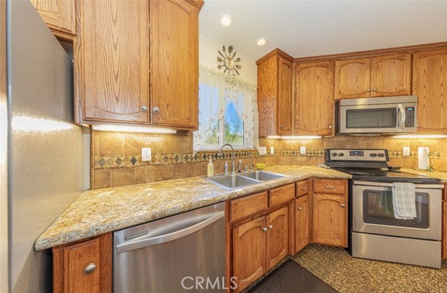 Detail Gallery Image 13 of 75 For 33099 Road 800, Raymond,  CA 93653 - 5 Beds | 3 Baths